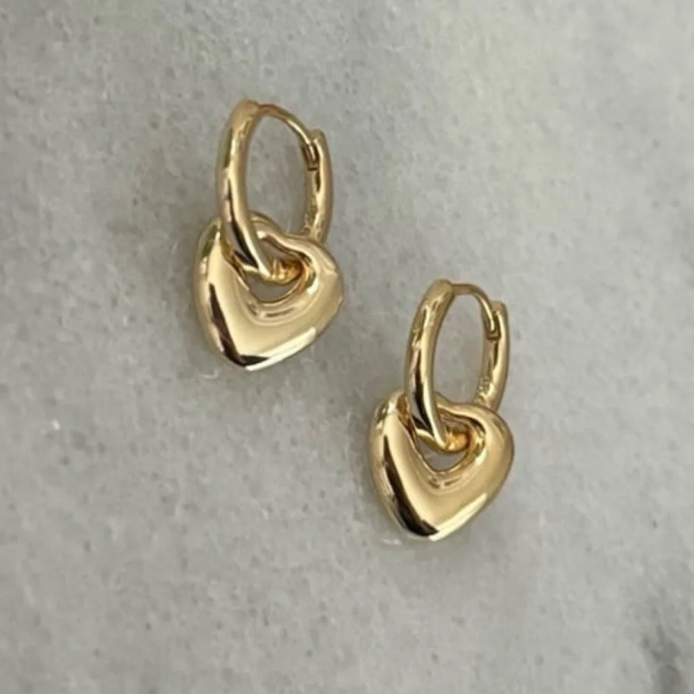 Gold Bubble Heart Charm Dangle Huggie Hoop Earrings

Brand New - Picture 2 of 5